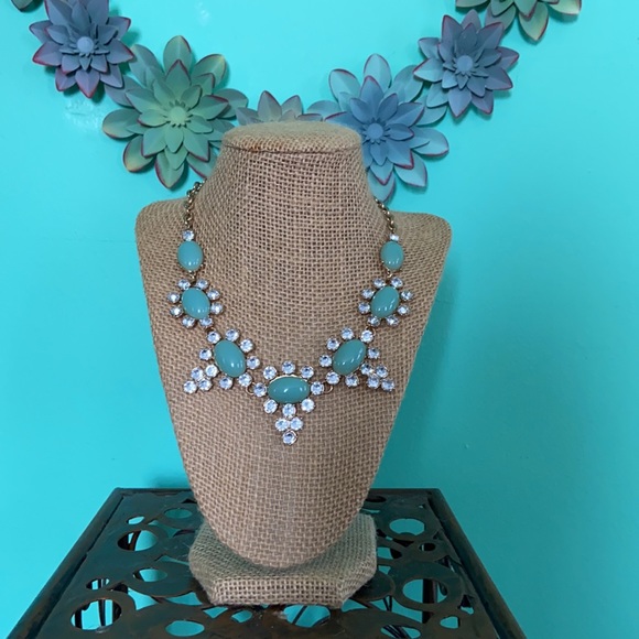 Jewelry - Sparkly costume jewelry necklace